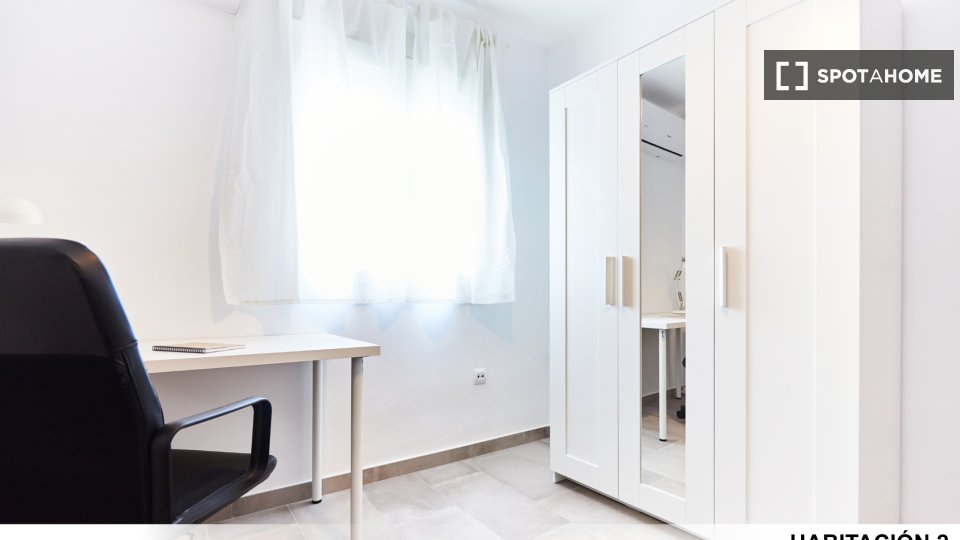 Double room Seville, 3 beds — photo 40