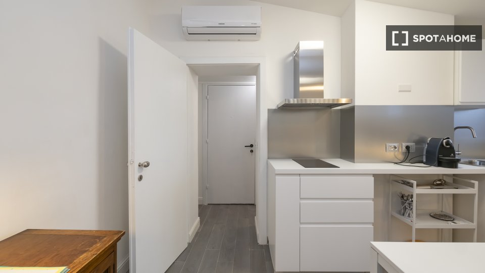 Apartment Milan, 1 bed — photo 5