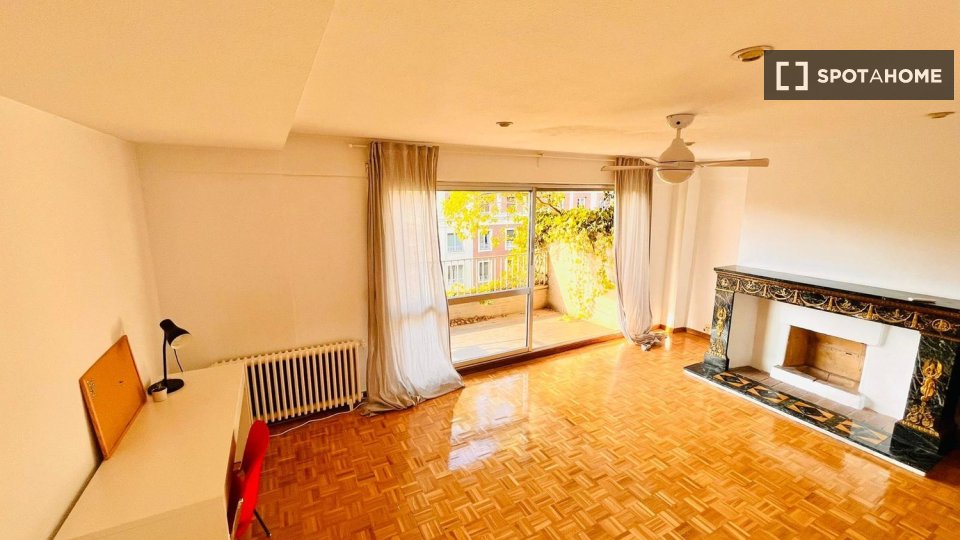 Double room Madrid, 6 beds — photo 11