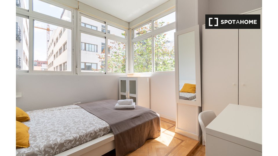 Double room Madrid, 7 beds, 160m² — photo 1