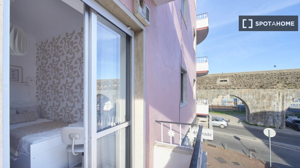 Double room Lisbon, 4 beds — photo 5