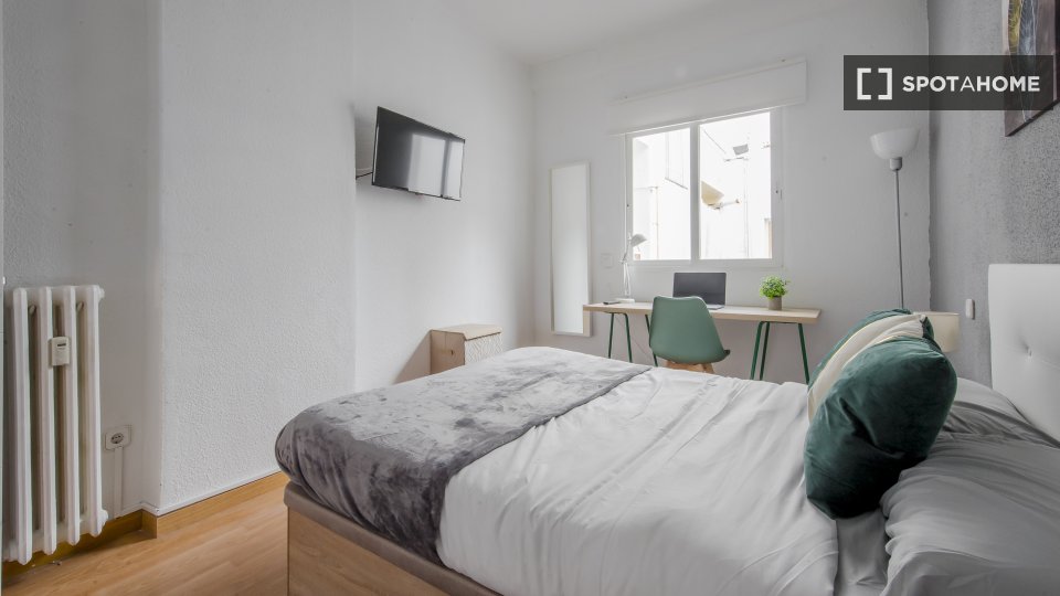 Double room Madrid, 6 beds, 150m² — photo 16