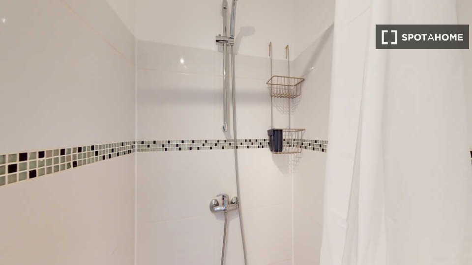 Double room Paris, 4 beds, 80m² — photo 12