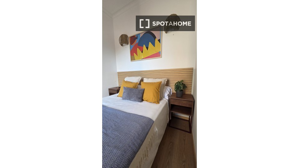 Apartment Barcelona, 3 beds, 70m² — photo 1