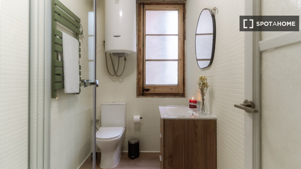 Double room Barcelona, 3 beds, 90m² — photo 5