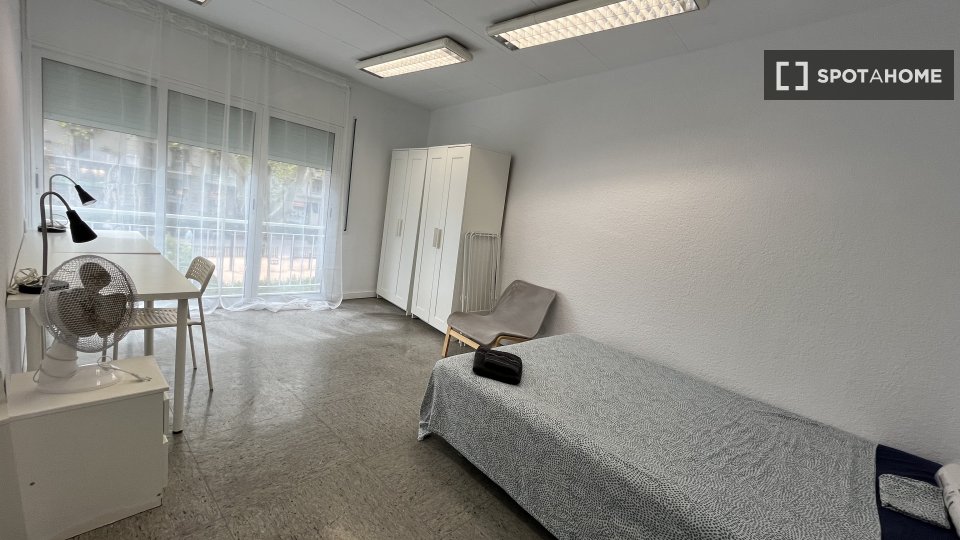Double room Barcelona, 13 beds, 290m² — photo 15