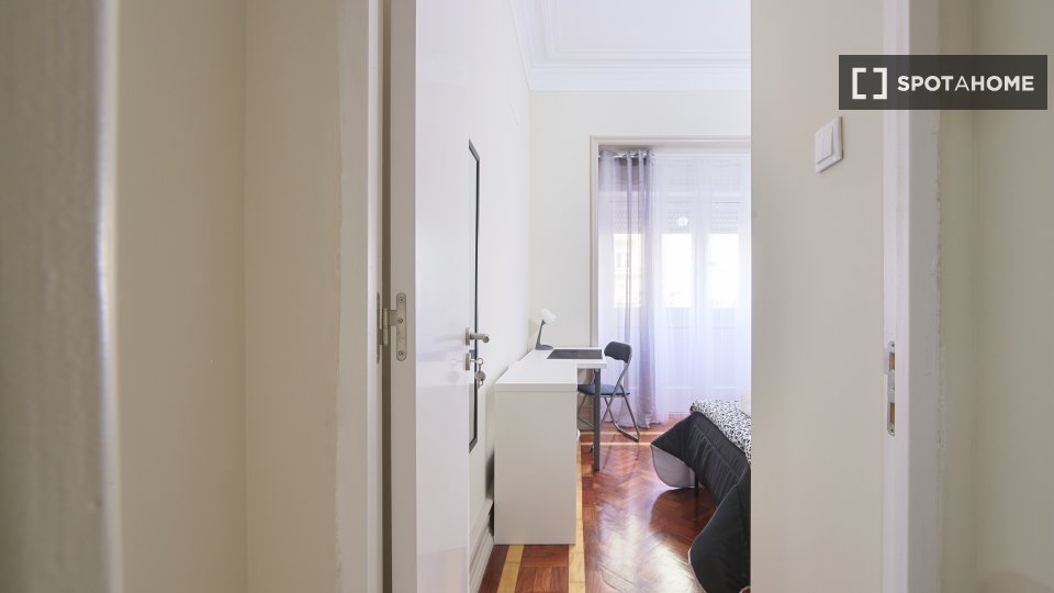 Double room Lisbon, 9 beds — photo 21