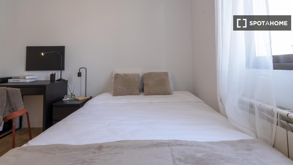 Double room Madrid, 5 beds — photo 1