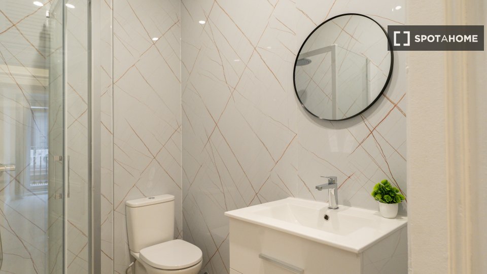 Double room Madrid, 9 beds — photo 16
