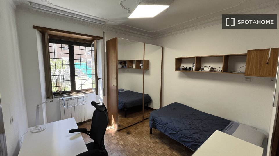 Double room Rome, 3 beds, 88m² — photo 7