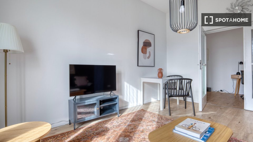 Apartment Berlin, 1 bed, 58m² — photo 1