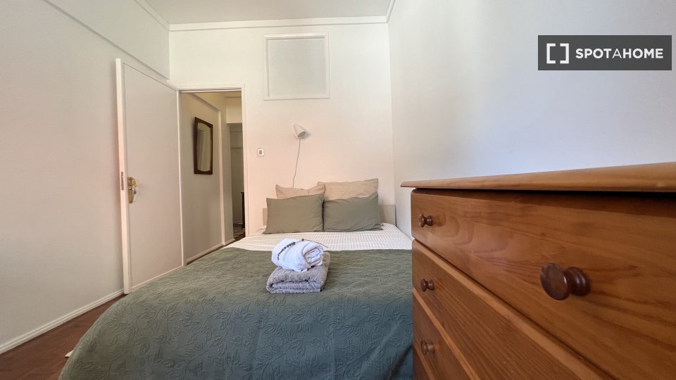 Double room Lisbon, 4 beds, 100m² — photo 3