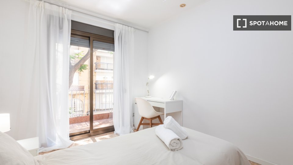 Double room Valencia, 6 beds, 100m² — photo 1