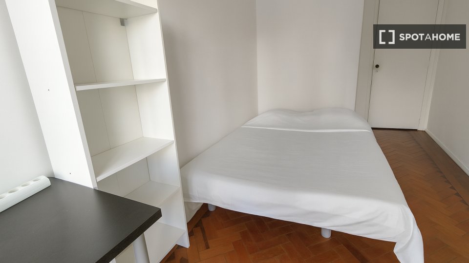 Double room Lisbon, 3 beds, 75m² — photo 36