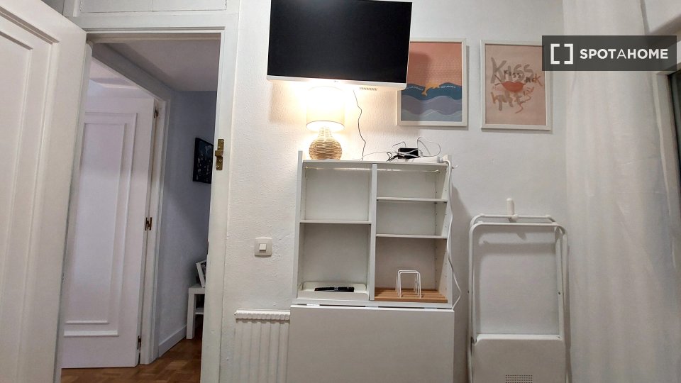 Double room Madrid, 4 beds, 61m² — photo 8