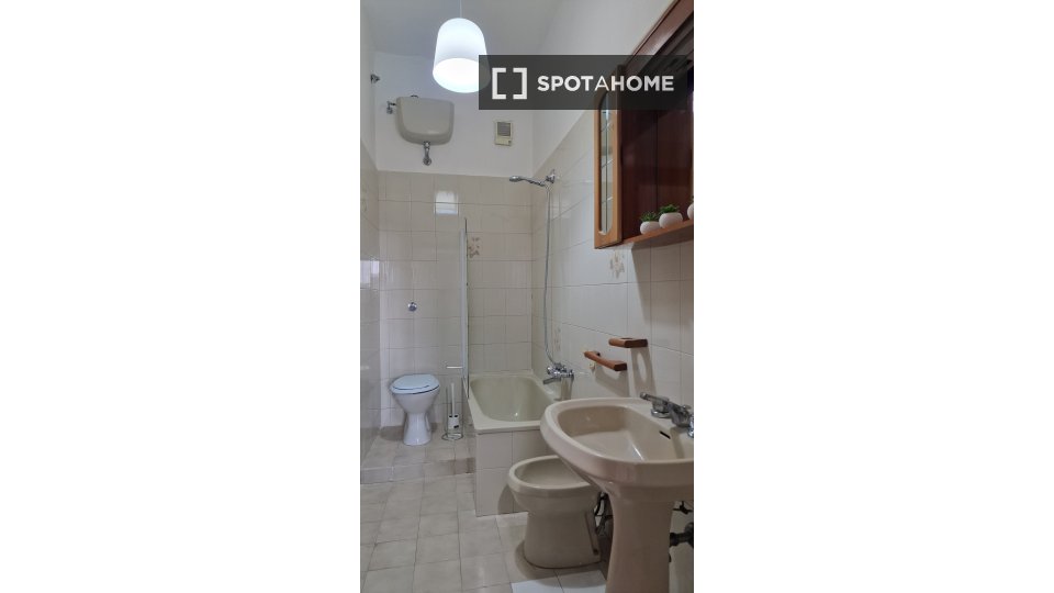 Double room Rome, 3 beds — photo 32