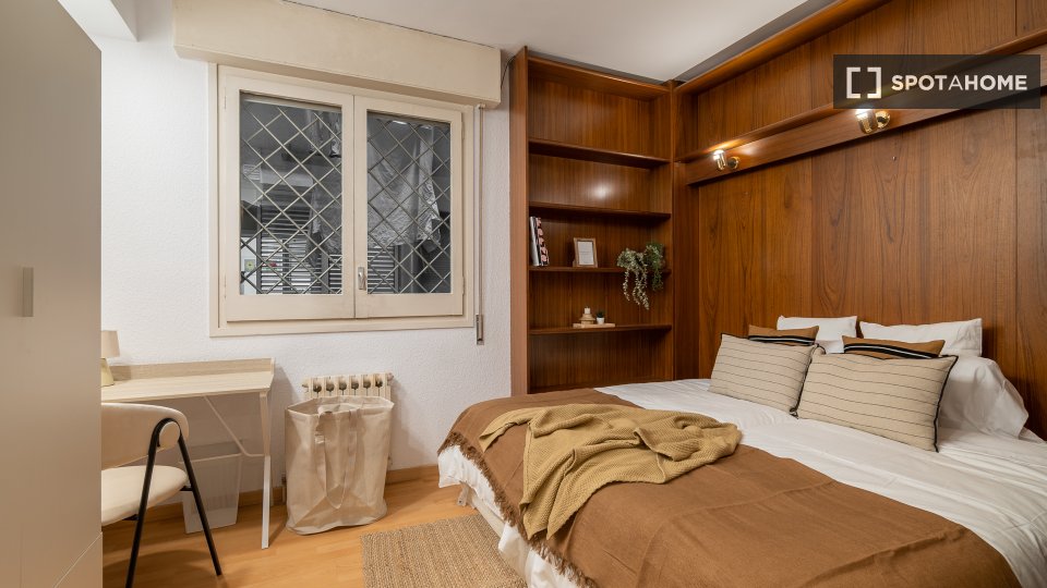 Double room Barcelona, 5 beds, 160m² — photo 8