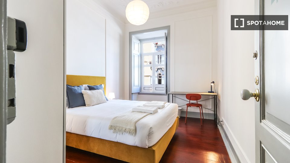 Double room Lisbon, 6 beds — photo 12