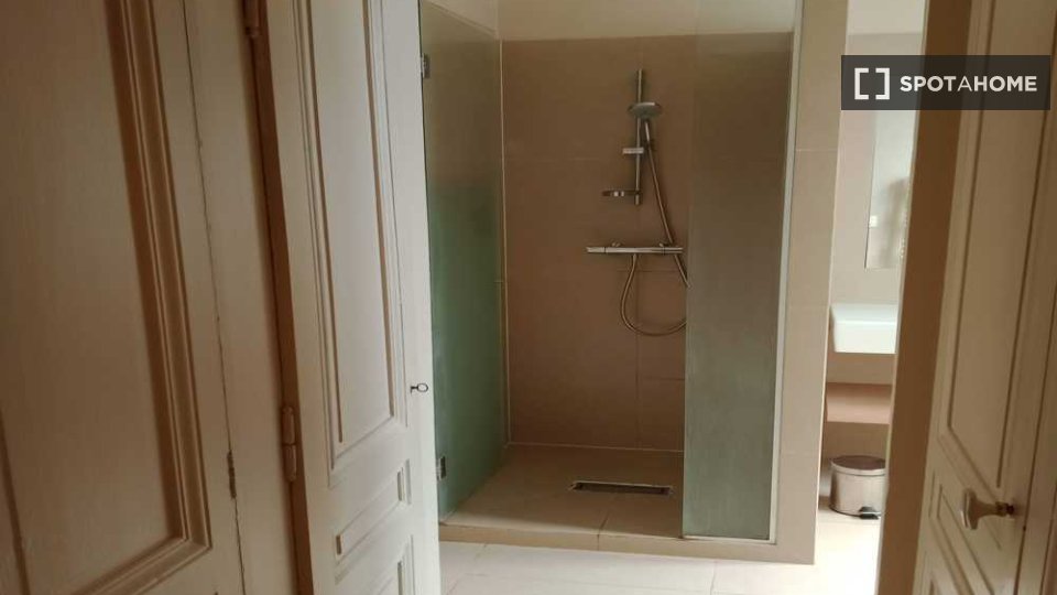 Camera in un appartamento condiviso con 4 camere da letto a Bellecour Cordeliers - a Lione