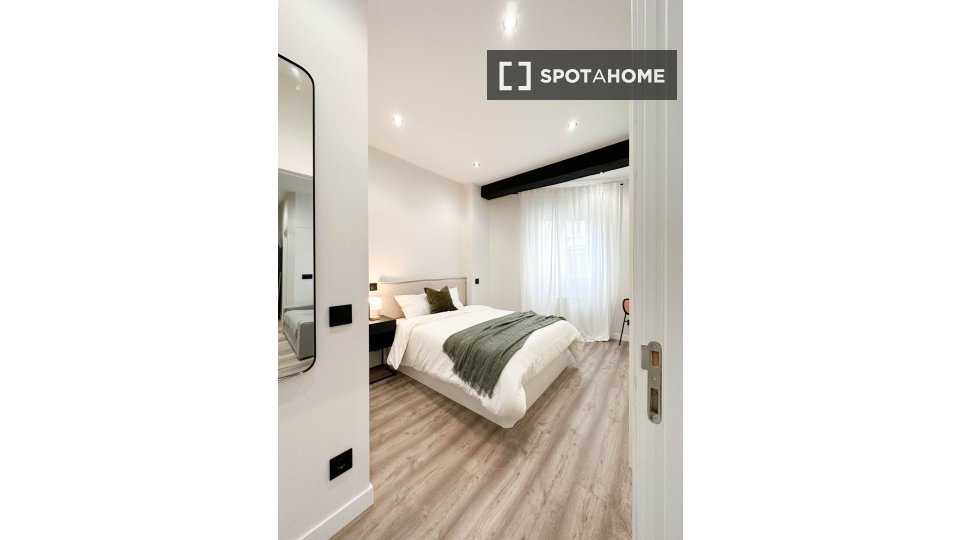 Double room Madrid, 3 beds, 95m² — photo 10