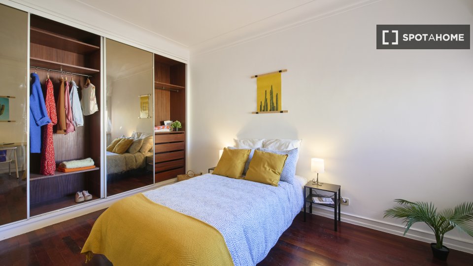 Double room Lisbon, 5 beds — photo 19