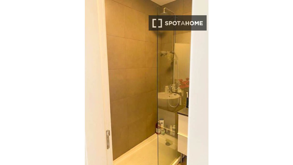Apartment Lisbon, 2 beds, 61m² — photo 4