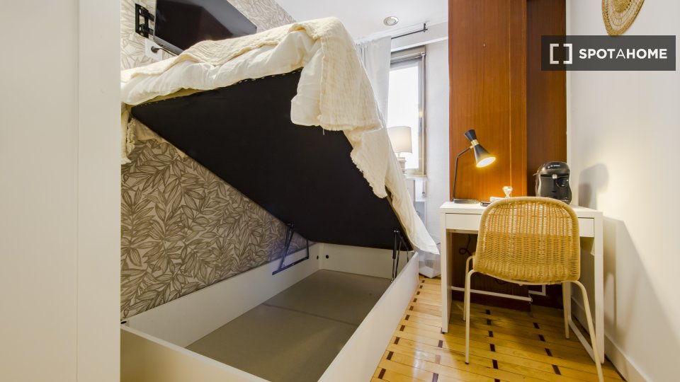 Double room Madrid, 7 beds, 135m² — photo 12