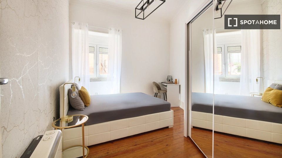 Double room Lisbon, 9 beds — photo 11
