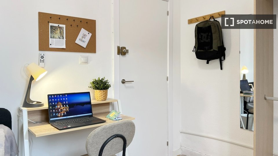 Double room Madrid, 6 beds — photo 12