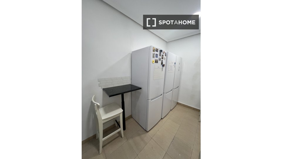 Habitación en piso compartido en madrid.