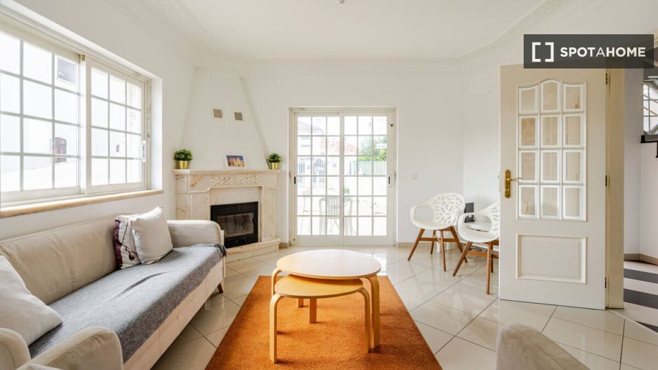 Double room Lisbon, 5 beds — photo 15