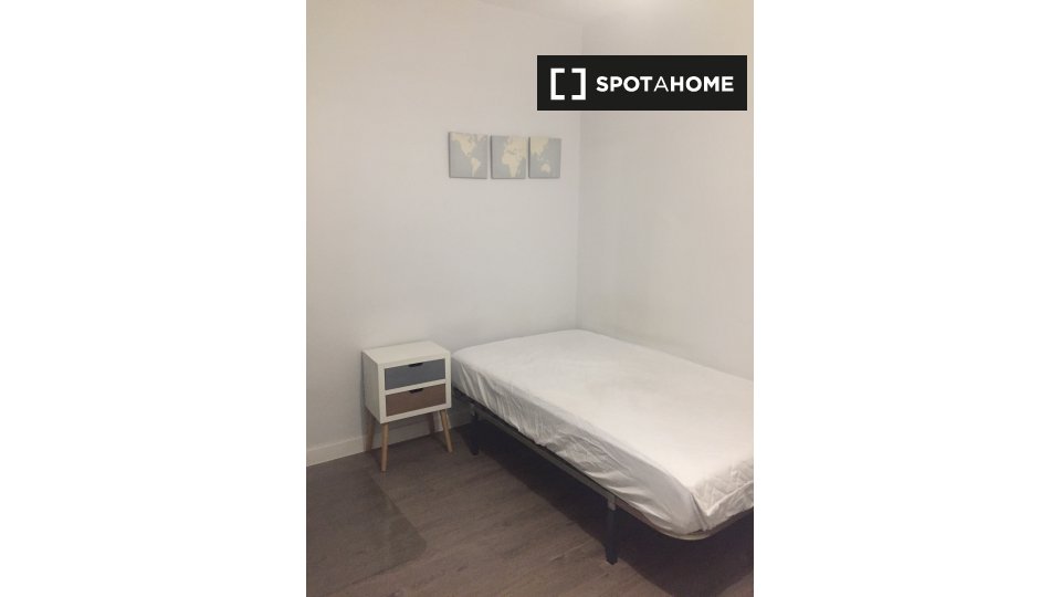 Double room Madrid, 2 beds, 60m² — photo 1
