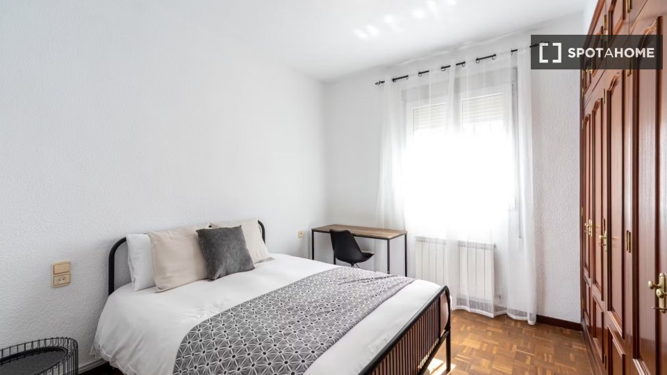 Double room Madrid, 4 beds, 99m² — photo 9