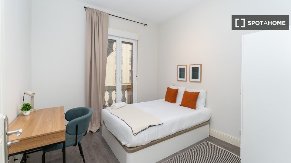 Double room Madrid, 5 beds — photo 17
