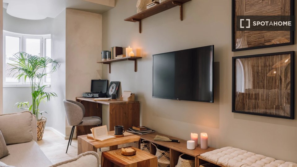 Apartment Lisbon, 1 bed, 60m² — photo 1