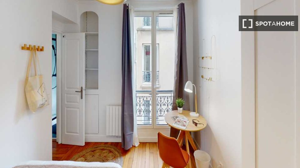 Double room Paris, 3 beds, 50m² — photo 4