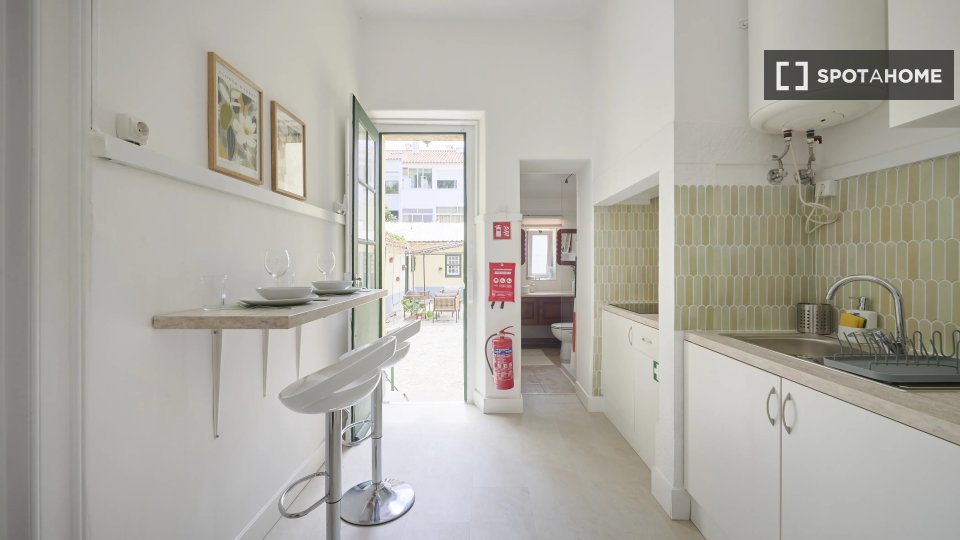 Apartment Lisbon, 1 bed — photo 12