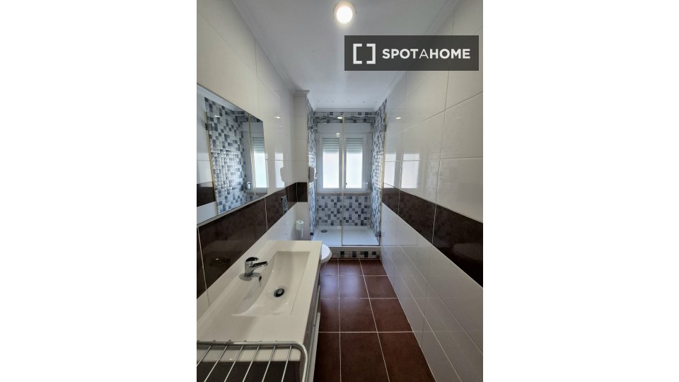 Apartment Lisbon, 4 beds, 100m² — photo 2