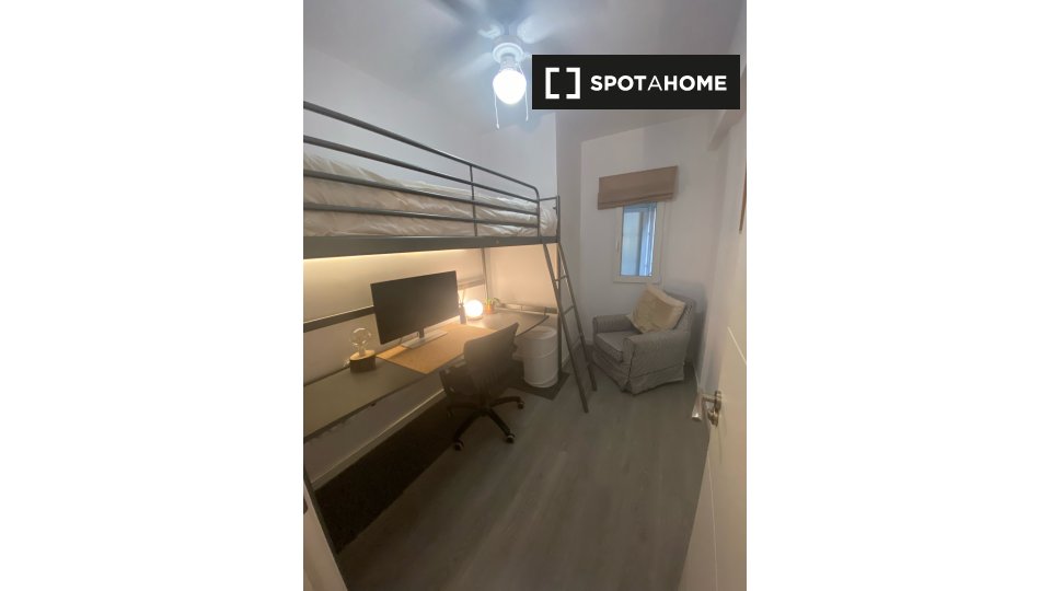 Double room Madrid, 5 beds, 150m² — photo 1