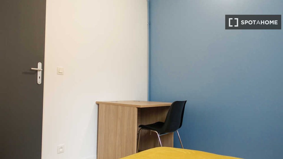 Camera in appartamento condiviso con 4 camere da letto a Bellecour Cordeliers, Lione - a Lione