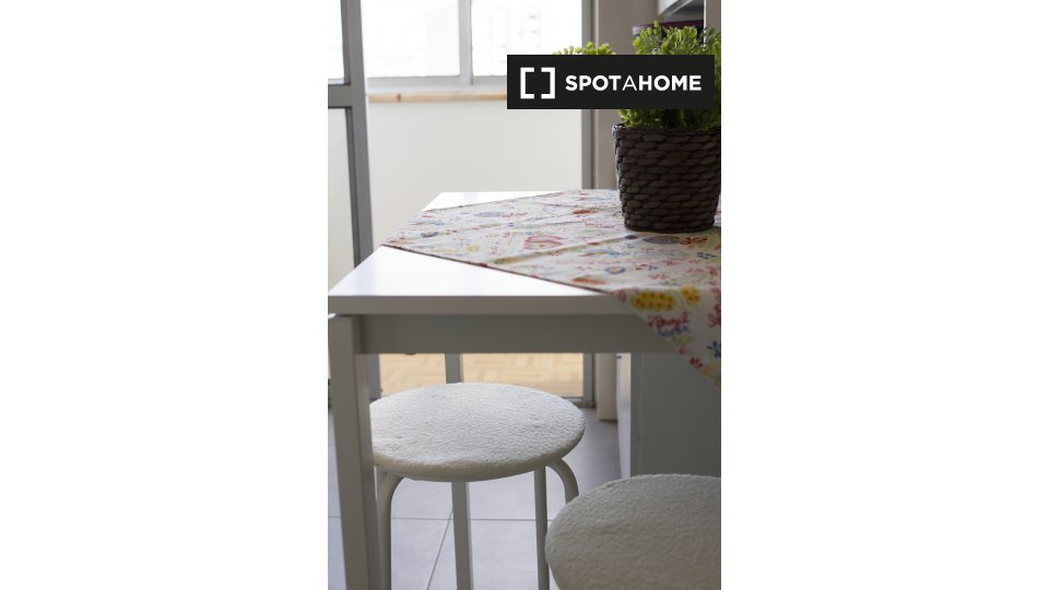 Double room Lisbon, 3 beds, 70m² — photo 10