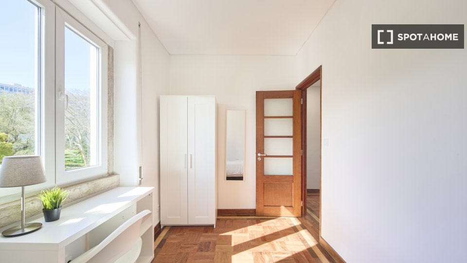 Double room Lisbon, 9 beds — photo 8