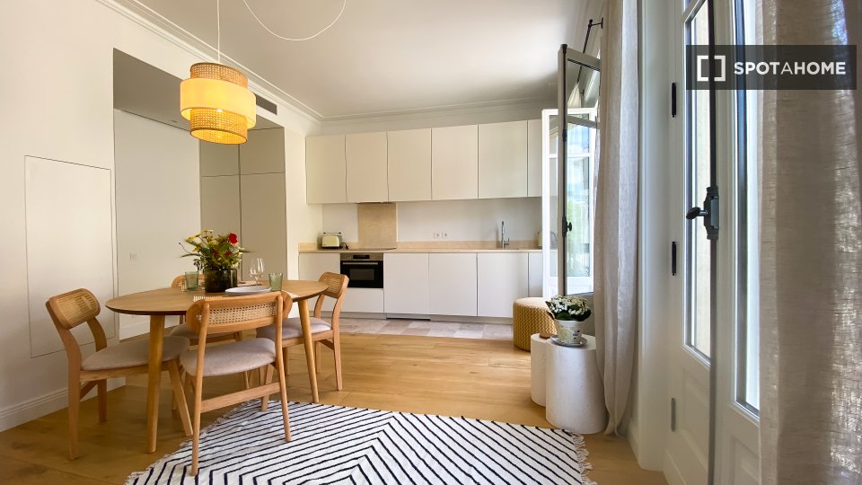 Apartment Lisbon, 2 beds, 62m² — photo 9