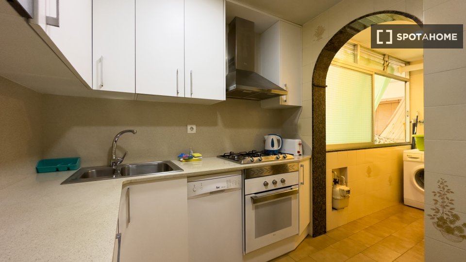 Apartment Barcelona, 4 beds, 75m² — photo 13