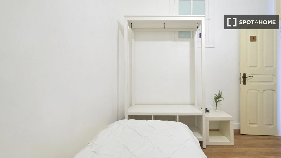 Double room Lisbon, 4 beds — photo 12