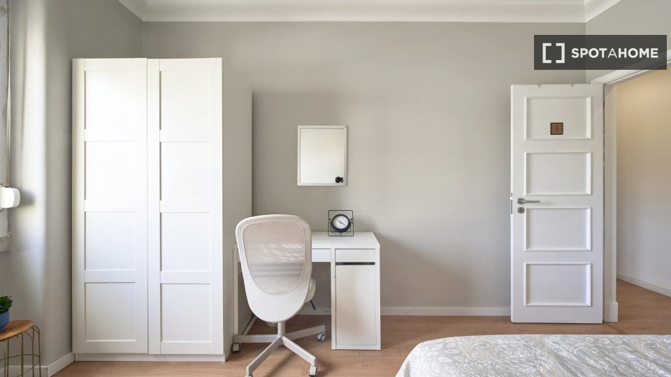 Double room Lisbon, 6 beds — photo 12