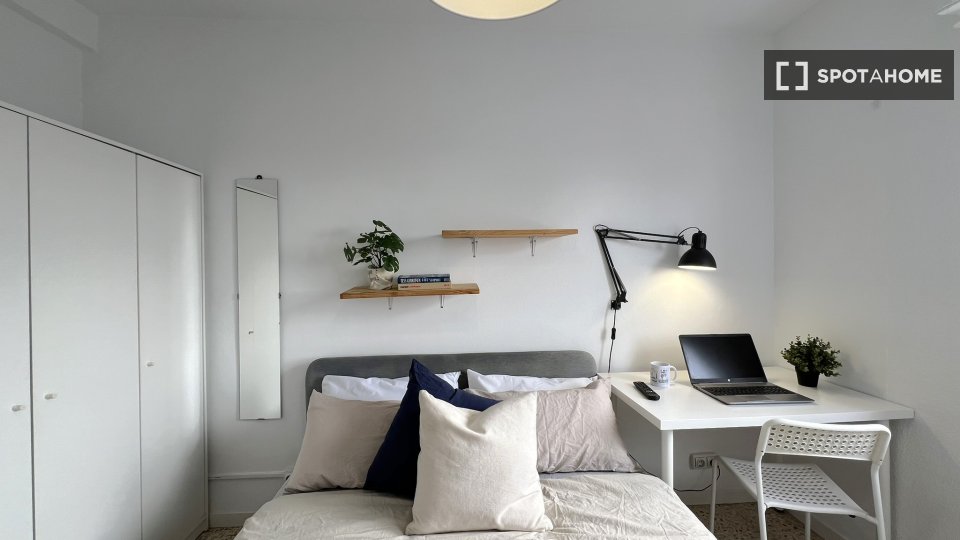 Double room Madrid, 5 beds, 100m² — photo 26