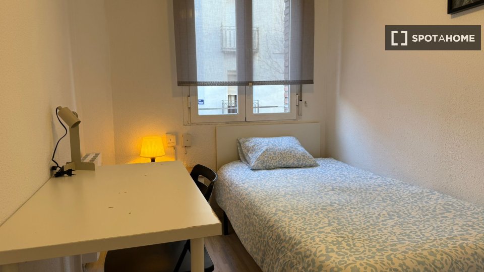 Double room Madrid, 4 beds — photo 46