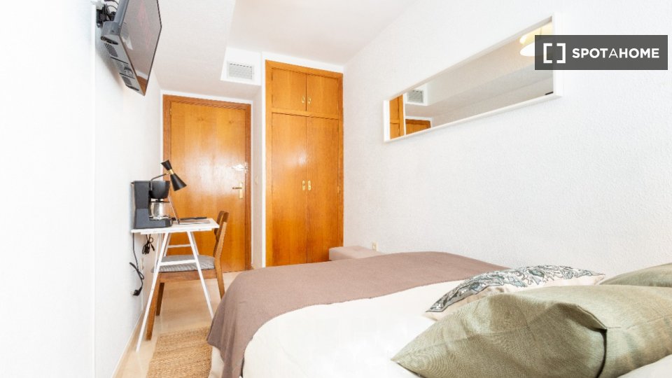 Double room Alicante, 7 beds, 150m² — photo 13