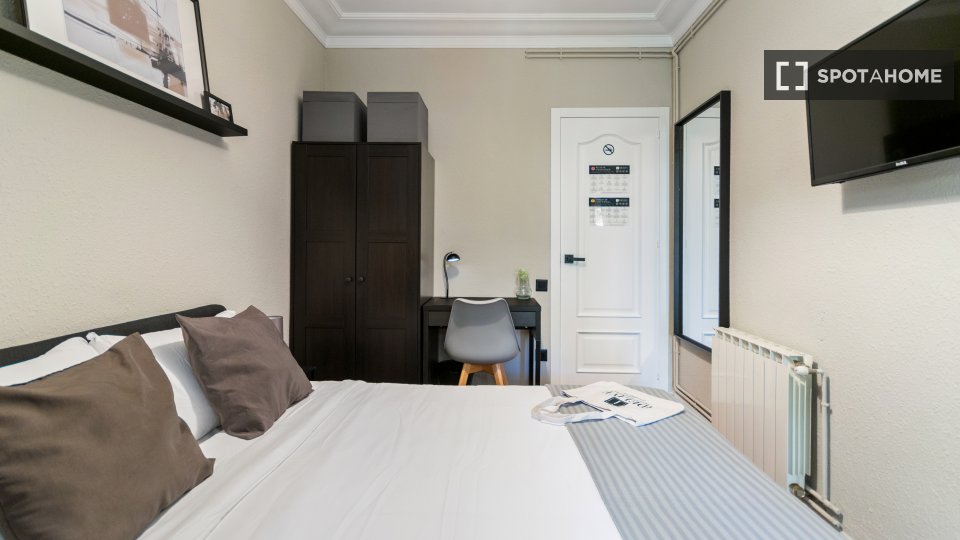 Double room Barcelona, 6 beds, 190m² — photo 2